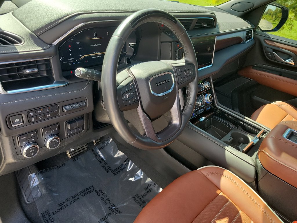 Used 2024 GMC Yukon Denali Ultimate AWD/4WD image 7