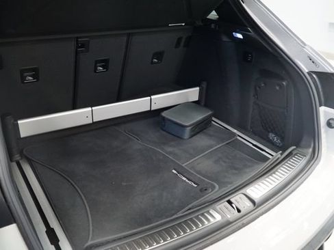 Certified 2026 Porsche Macan AWD/4WD image 9