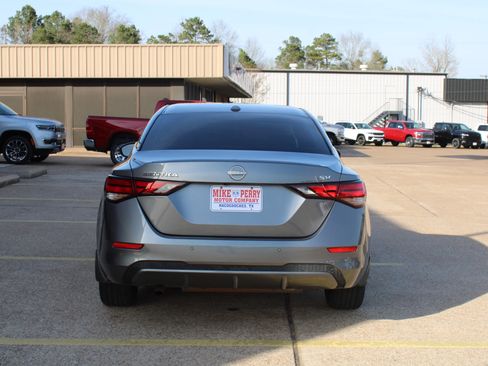 Used 2024 Nissan Sentra SV w/ SV Premium Package image 7