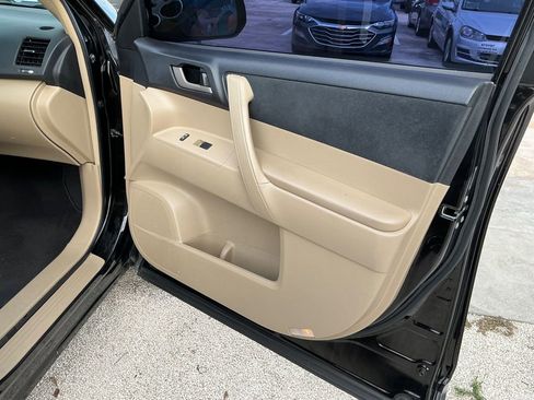 Used 2011 Toyota Highlander 2WD w/ Tech Pkg image 34