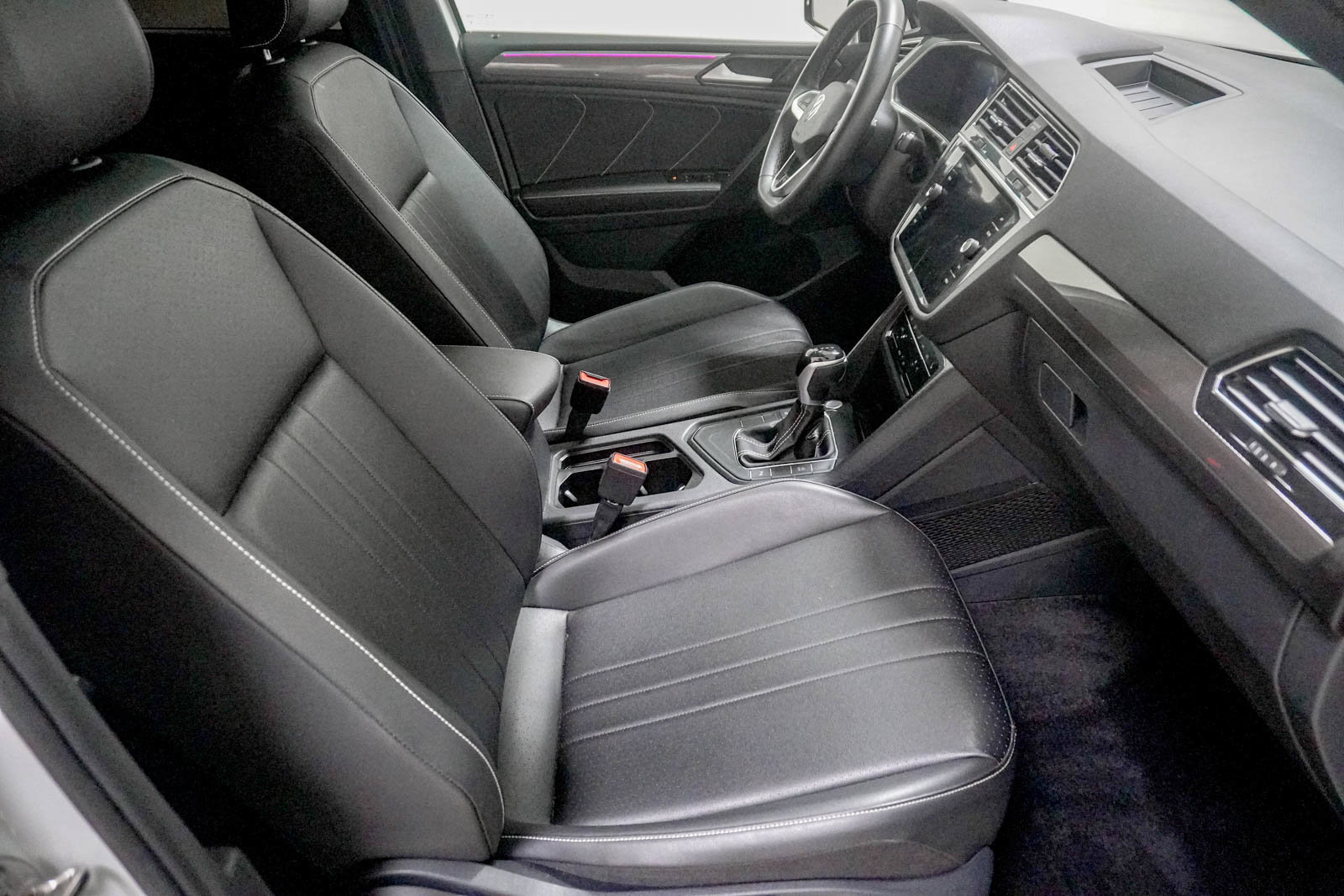 Used 2023 Volkswagen Tiguan SE R-Line FWD image 30