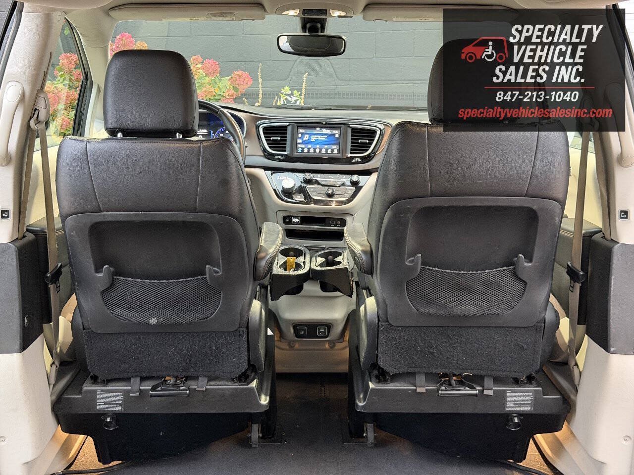 Used 2018 Chrysler Pacifica Touring-L FWD image 23