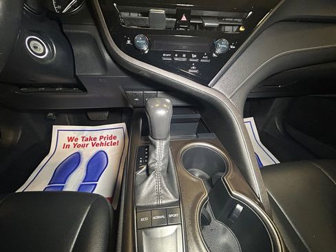 Used 2023 Toyota Camry SE image 11