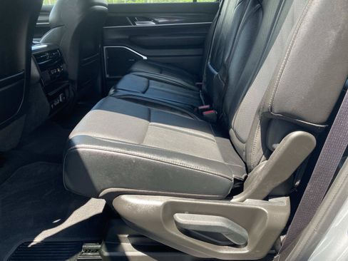Used 2024 Jeep Wagoneer L Series II w/ Flexible Seating Group AWD/4WD image 14