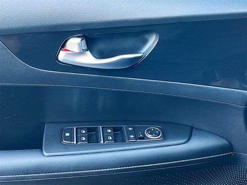 Used 2024 Kia Forte GT-Line w/ GT-Line Premium Package image 18