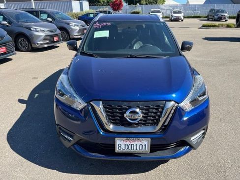 Used 2019 Nissan Kicks SR w/ SR Premium Package FWD image 2