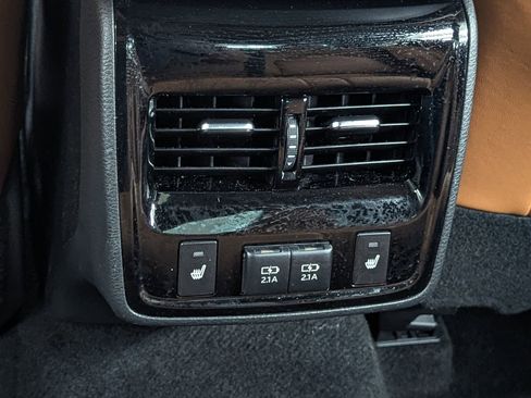 Used 2019 Toyota Avalon Limited image 21