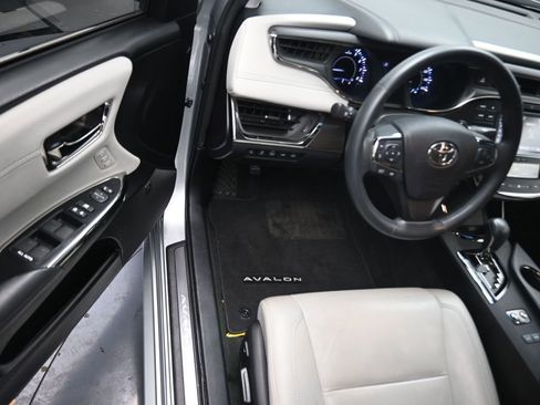 Used 2016 Toyota Avalon Limited image 12