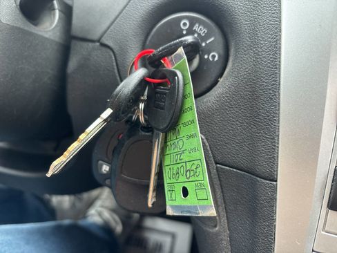 Used 2011 Chevrolet Malibu LT image 32