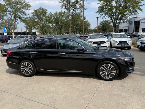 Used 2020 Honda Accord Touring image 3