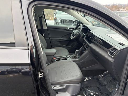 Used 2025 Volkswagen Taos SE image 28