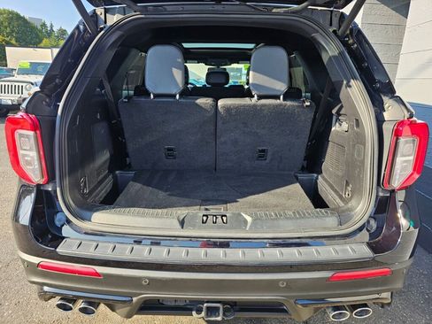 Used 2020 Ford Explorer ST w/ ST Street Pack image 17