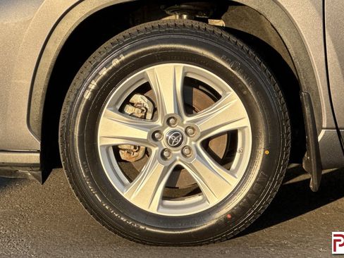 Used 2024 Toyota Highlander LE image 36