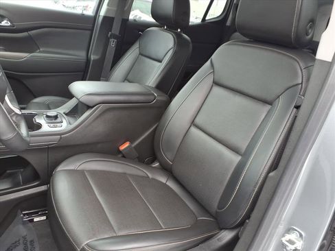 Used 2023 GMC Acadia SLT w/ Elevation Edition image 11