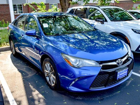 Used 2017 Toyota Camry SE FWD image 4