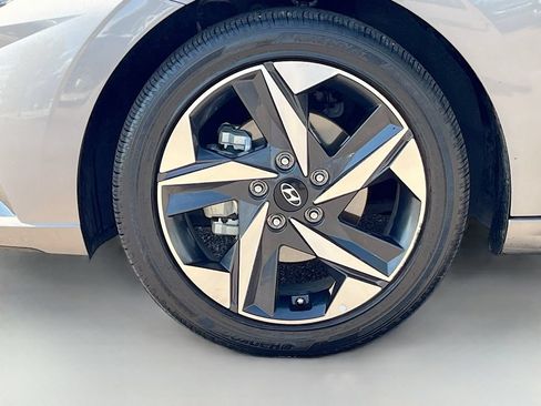 Used 2023 Hyundai Elantra Limited FWD image 32