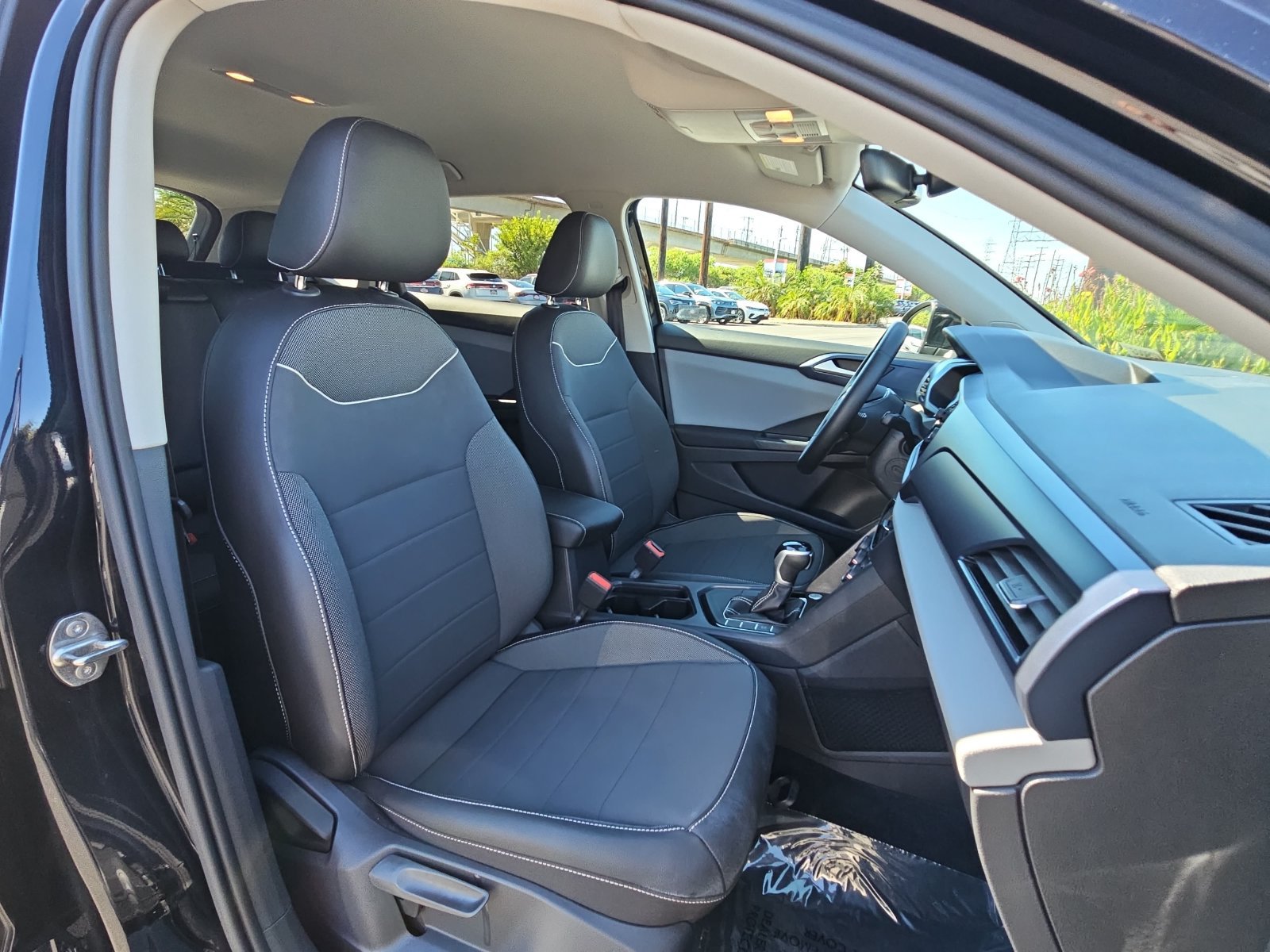 Used 2023 Volkswagen Taos SE FWD image 10