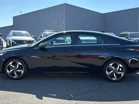 Used 2023 Hyundai Elantra Limited image 4