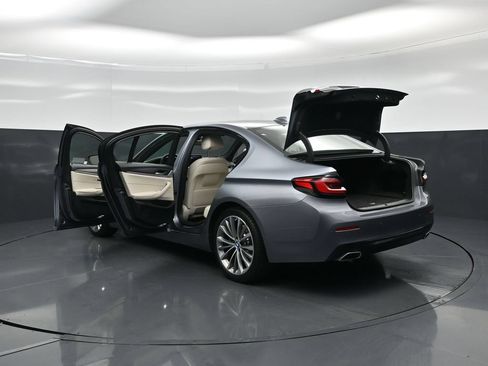 Used 2022 BMW 530e w/ Convenience Package RWD image 32