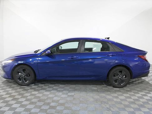 Used 2023 Hyundai Elantra SEL FWD image 3