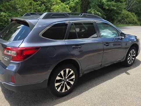 Used 2016 Subaru Outback 2.5i Limited AWD/4WD image 5