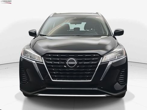 Used 2024 Nissan Kicks SV image 3