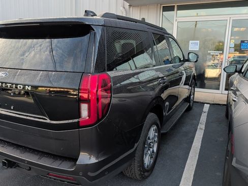 Used 2025 Ford Expedition Active AWD/4WD image 4