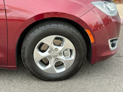 Used 2018 Chrysler Pacifica Limited w/ Advanced Safetytec Group image 29