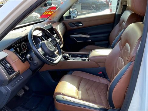 Used 2023 Nissan Pathfinder Platinum w/ Cargo Package image 24