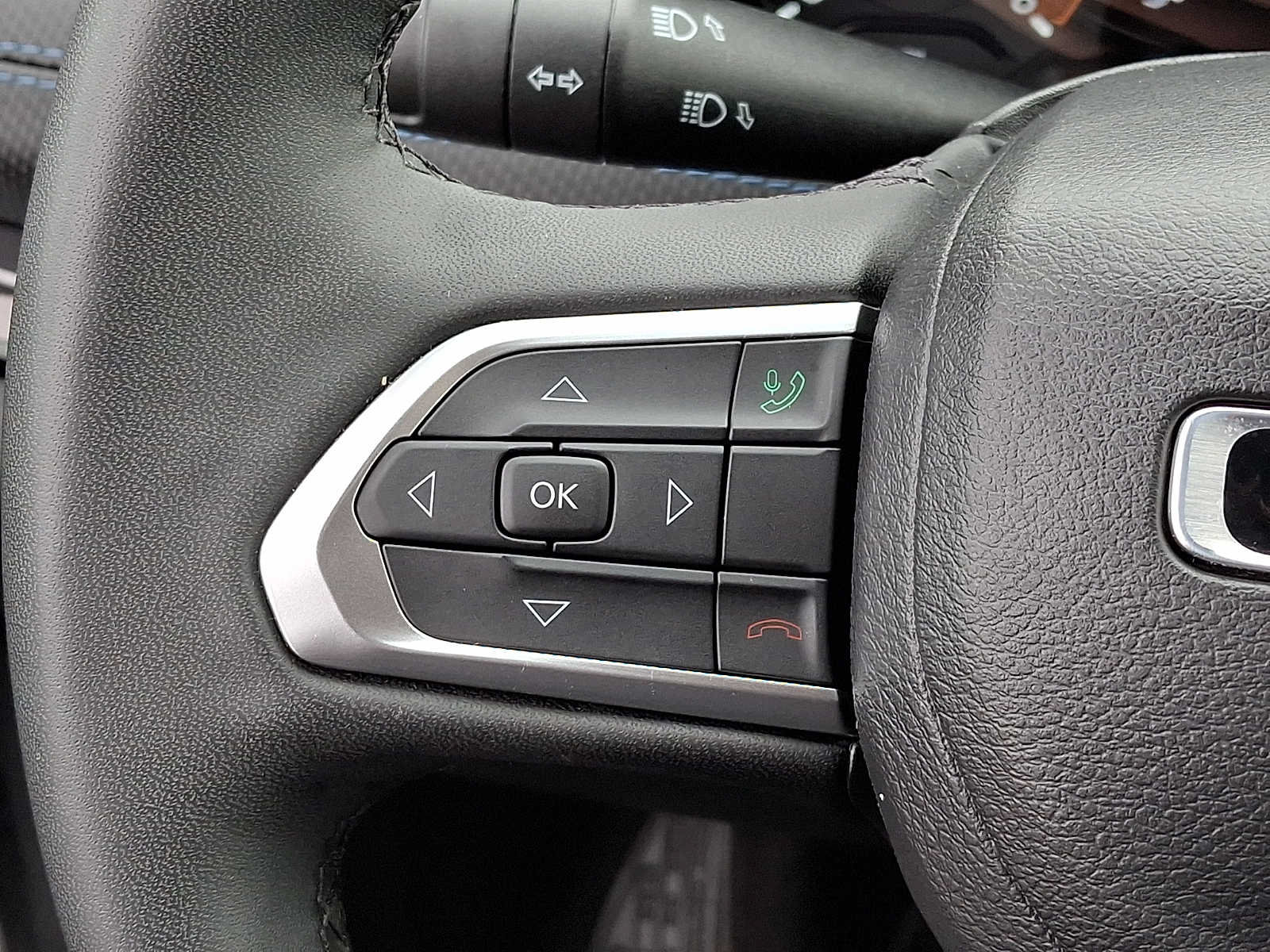 Certified 2025 Jeep Compass Latitude w/ Convenience Group AWD/4WD image 21