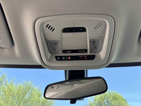 Used 2019 Chevrolet Traverse LT FWD image 28
