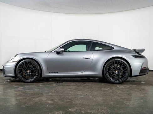 Used 2025 Porsche 911 Carrera GTS image 5