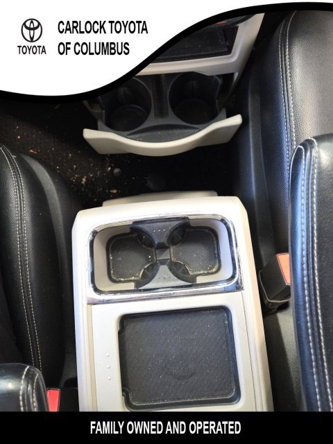 Used 2016 Chrysler Town & Country Touring FWD image 28