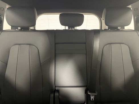 New 2026 Mercedes-Benz GLB 250 4MATIC image 14