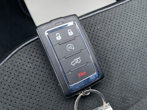 Used 2025 Jeep Grand Cherokee Altitude image 30