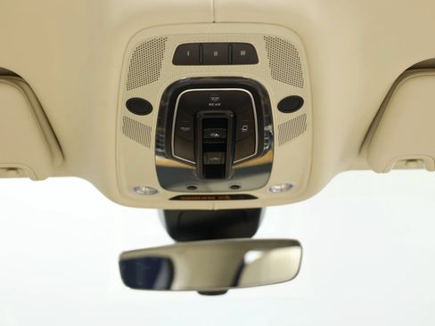 Used 2017 Bentley Bentayga AWD/4WD image 49