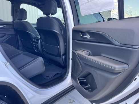 New 2025 Jeep Grand Cherokee Laredo image 19