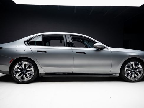 Used 2023 BMW i7 xDrive60 image 33