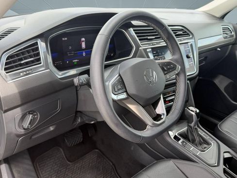 Used 2022 Volkswagen Tiguan SE FWD image 4