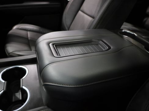 Used 2024 Chevrolet Suburban High Country w/ Advanced Technology Package image 30