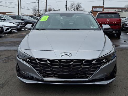 Certified 2022 Hyundai Elantra Limited w/ Cargo Package image 2