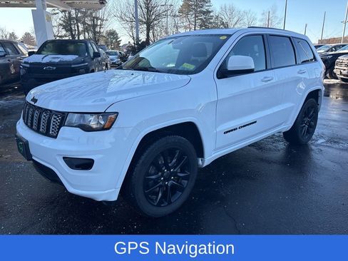 Used 2019 Jeep Grand Cherokee Altitude image 3