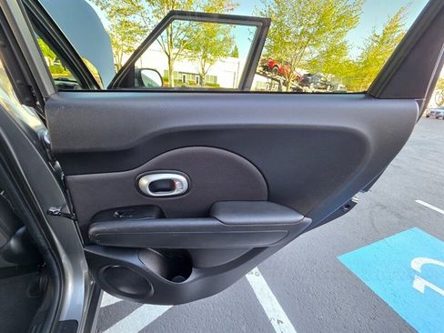 Used 2015 Kia Soul image 34