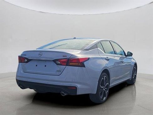 New 2025 Nissan Altima 2.5 SR image 15