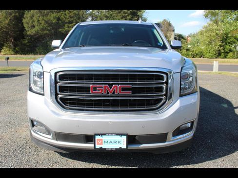Used 2017 GMC Yukon XL SLT w/ Open Road Package AWD/4WD image 2