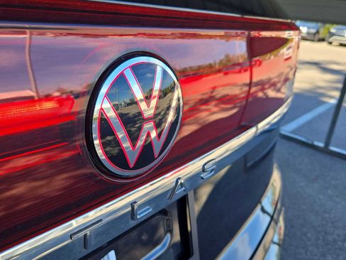 Used 2024 Volkswagen Atlas Cross Sport SE image 12