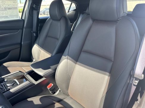 New 2026 MAZDA MAZDA3 Hatchback w/Premium Plus Pkg image 23