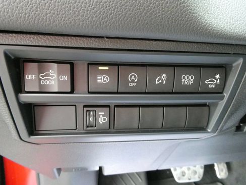 Used 2025 Toyota Tundra Limited w/ TRD Off-Road Package AWD/4WD image 27
