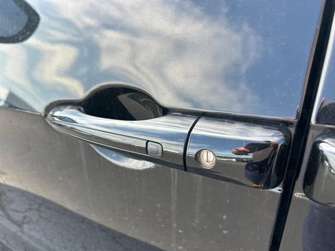 Used 2025 Chrysler Pacifica Select FWD image 11