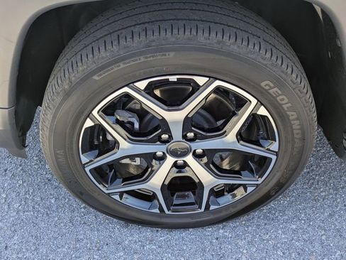 Used 2025 Jeep Compass Limited image 9